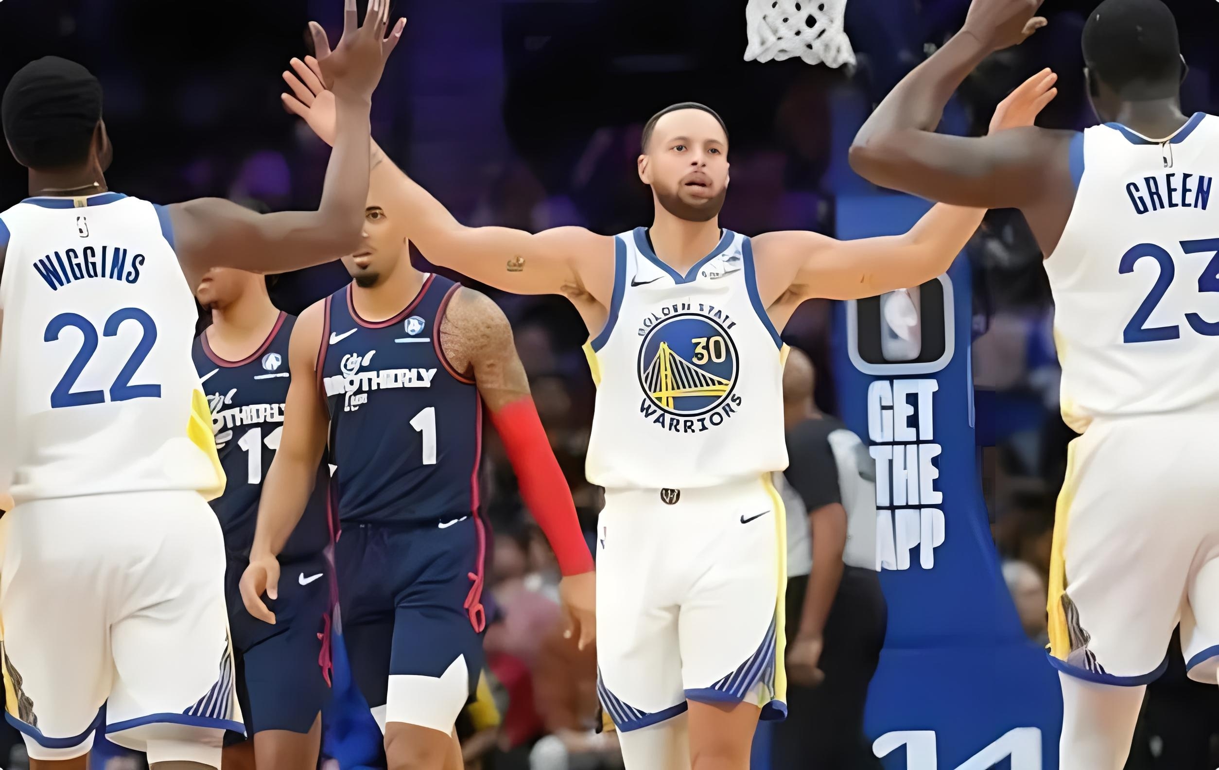 包含爵士队凭借米切尔和戈贝尔的出色表现，战胜太空人的词条